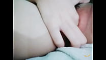 Японская милашка получает анально-вагинальную секс машину
